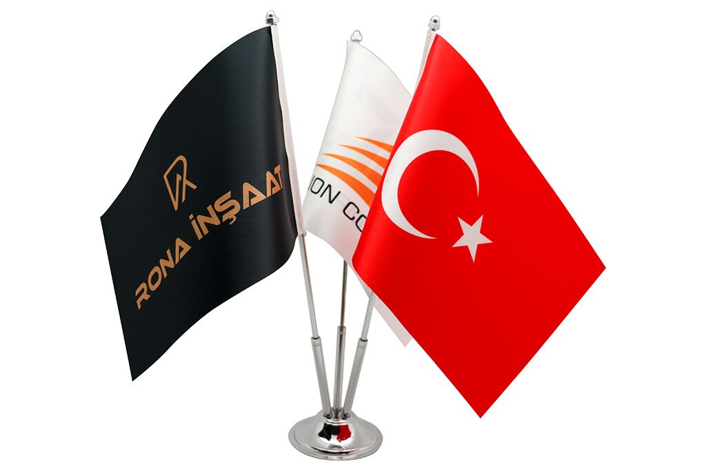 Üçlü Masa Bayrağı